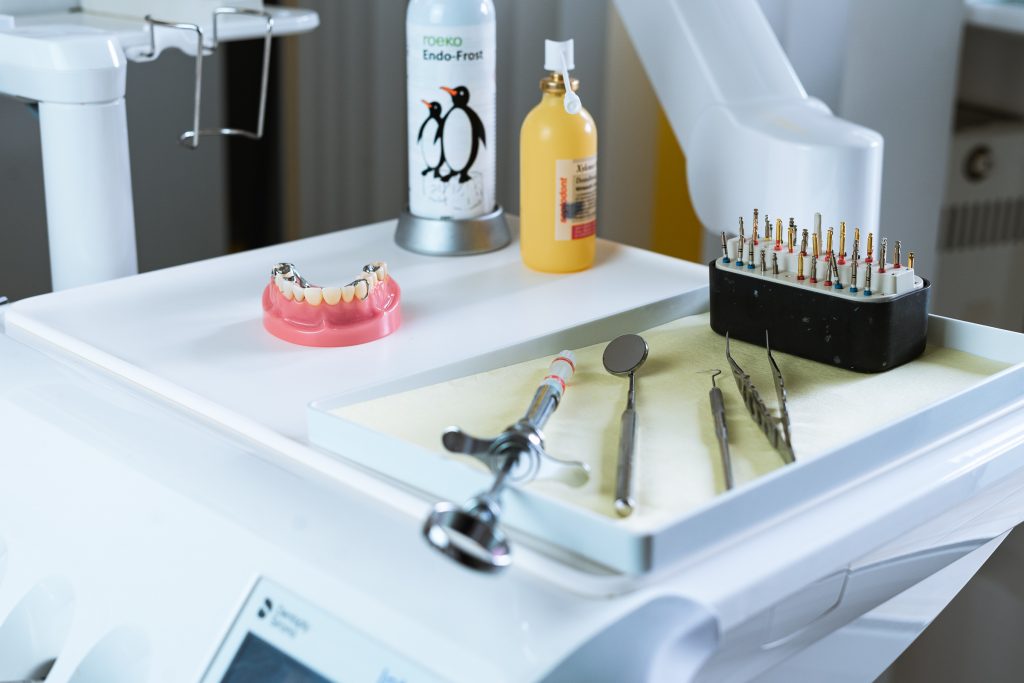 Zungenbandentfernungen