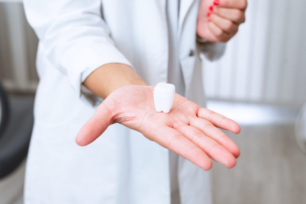 Weissheitszahn Entfernung